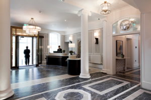 4-Hotel Lobby