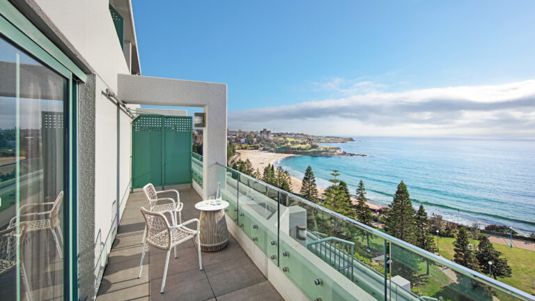 King Superior Ocean Front Junior Suite KAMN_Balcony_Crowne Plaza Sydney Coogee Beach_LR