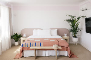 Motel Molly_ Rose King room