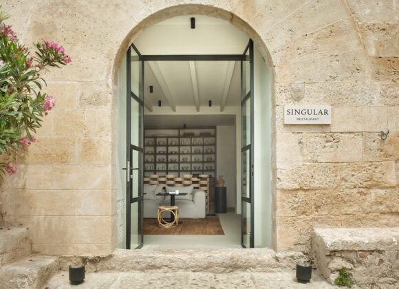 Singular-Restaurant-Entrance