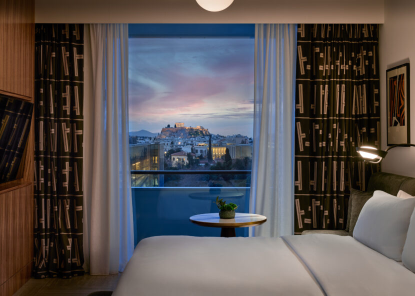 Conrad Athens The Ilisian: el hotel icónico de Atenas reabre ATHGR One Bedroom Suite Bedroom Acropolis Evening
