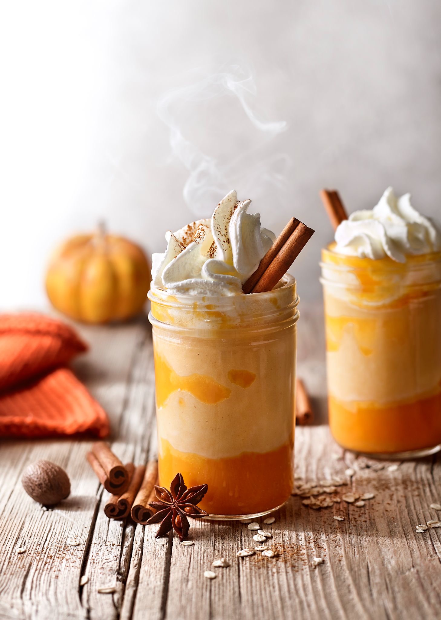 Pumpkin Spice Latte con calabaza, nata montada y canela