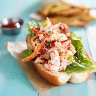 America is famous for many things, and lobster rolls might be among the tastiest things. If you’re craving the ultimate lobster roll, head straight to Portland, Maine. Known as the lobster capital of the U.S., Portland serves up some of the freshest, most mouthwatering rolls you'll ever taste. Whether you like your lobster piled high in a buttery toasted bun or served with a bit of mayo and lemon, Portland's got you covered. Try it at iconic spots like Eventide Oyster Co. or The Lobster Shack, where the lobster is so fresh it feels like it was just pulled from the ocean. Trust us—this is one food experience you don't want to miss!